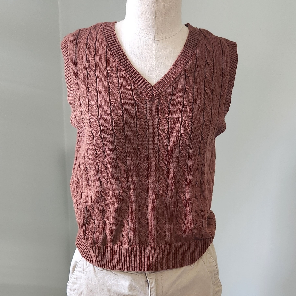 Cable Knit Sleeveless Sweater Vest
